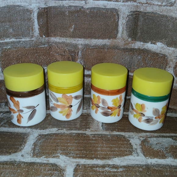 Vintage 4 milk glass spice jars made in Italy - Picture 1 of 8